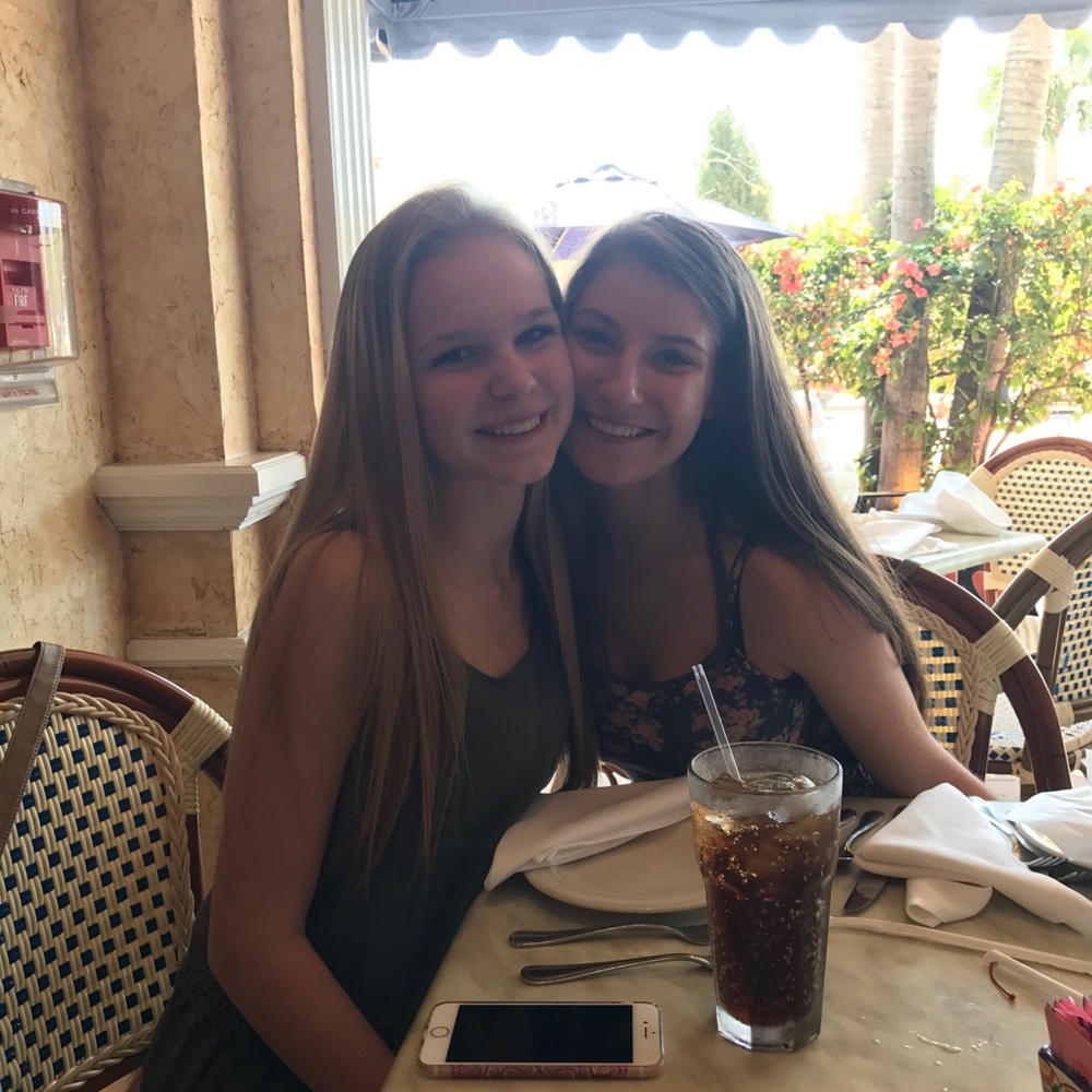 Meet your Posher, Lauren & Emma